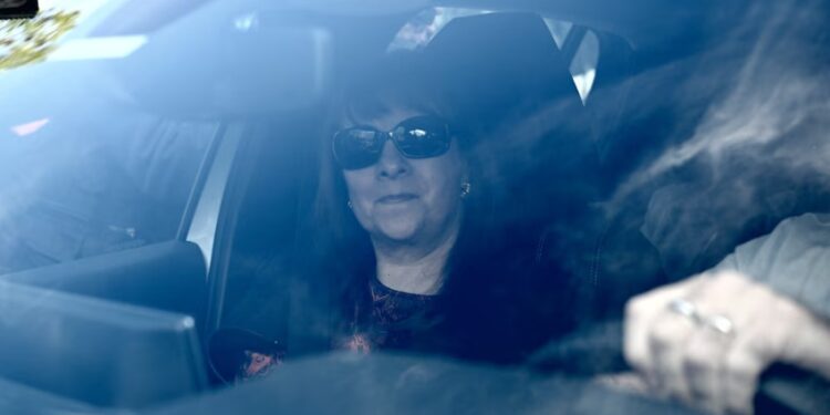 Las dos policías acreedoras declararon que Adorni les debe USD 70 mil más intereses y debe pagar antes de noviembre