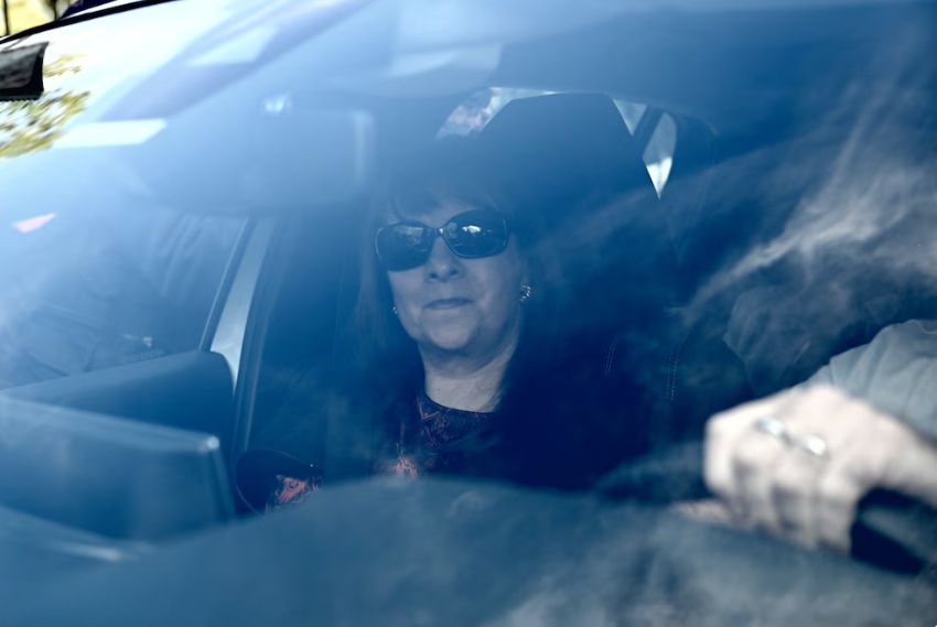 Las dos policías acreedoras declararon que Adorni les debe USD 70 mil más intereses y debe pagar antes de noviembre