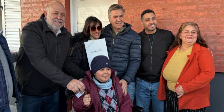 UN NUEVO COMIENZO: FAMILIAS DE CORONEL DU GRATY ACCEDIERON A SU VIVIENDA PROPIA
