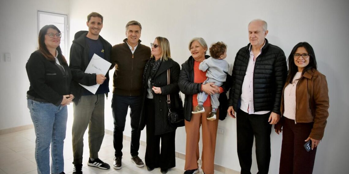 CHACRA 214: CON INCLUSIÓN Y TRANSPARENCIA, EL GOBERNADOR ZDERO ENTREGÓ MÁS VIVIENDAS EN RESISTENCIA