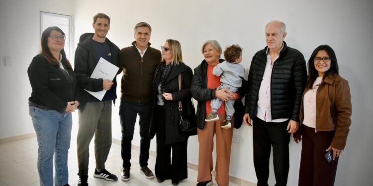 CHACRA 214: CON INCLUSIÓN Y TRANSPARENCIA, EL GOBERNADOR ZDERO ENTREGÓ MÁS VIVIENDAS EN RESISTENCIA