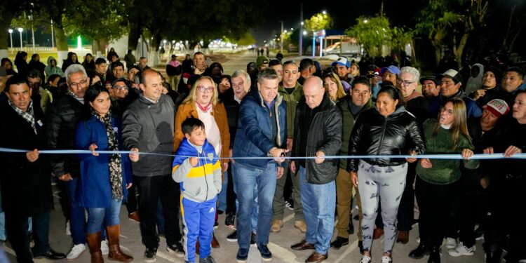 ZDERO INAUGURÓ NUEVAS CUADRAS DE PAVIMENTO URBANO EN CAMPO LARGO Y DESTACÓ EL CRECIMIENTO DE LA LOCALIDAD