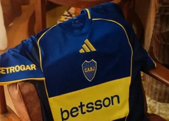 Boca presentó su nueva camiseta en homenaje a la Copa Libertadores 2001 y la estrenará con Universidad Católica