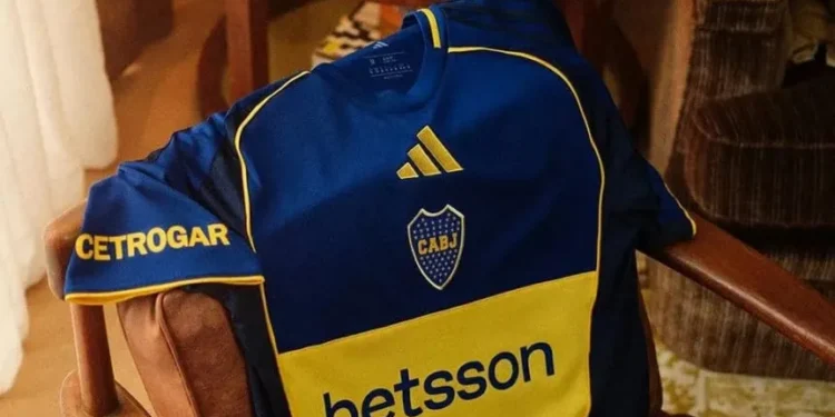 Boca presentó su nueva camiseta en homenaje a la Copa Libertadores 2001 y la estrenará con Universidad Católica