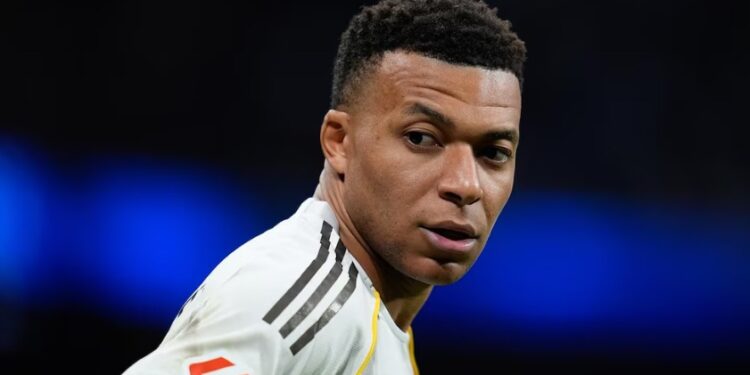 Mbappé sigue tensando la cuerda del Real Madrid: de la polémica foto del Clásico a una imagen impasible desde el gimnasio de Valdebebas