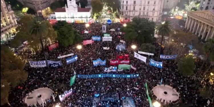 LA CASA ROSADA MINIMIZA LA MARCHA FEDERAL UNIVERSITARIA Y LA CALIFICA COMO UN ACTO POLÍTICO OPOSITOR