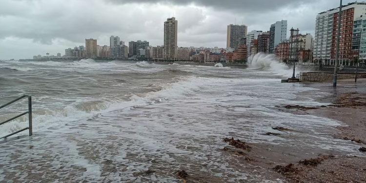 Desastre natural en la Costa Atlántica: Ciclón extratropical provoca olas de 7 metros e inundaciones severas