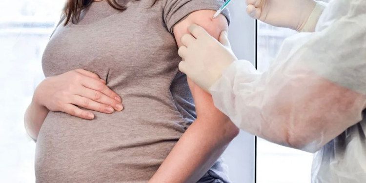 SALUD INICIÓ LA VACUNACIÓN CONTRA EL VIRUS SINCICIAL RESPIRATORIO EN TODA LA PROVINCIA