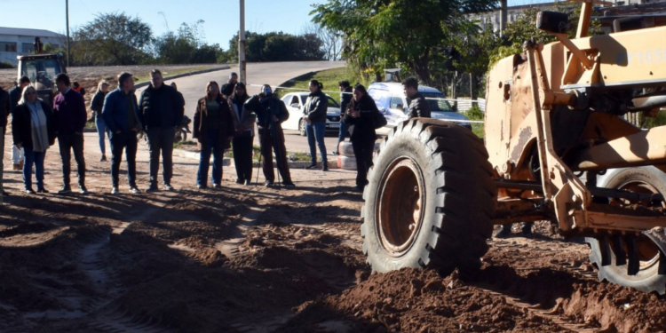 BARRANQUERAS: EL GOBIERNO PROVINCIAL AVANZA CON LA PAVIMENTACIÓN DE LA AVENIDA LAS PIEDRAS