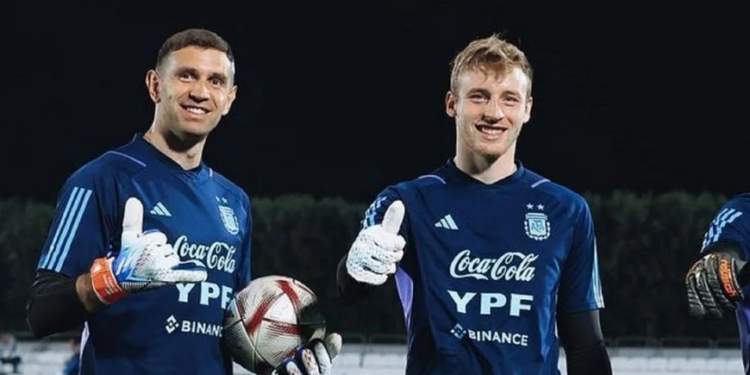 Un sparring de 18 años entrena con el Dibu Martínez y sigue los pasos de una leyenda