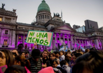 Marcha Ni Una Menos convoca multitudes tras femicidios de Agostina Vega