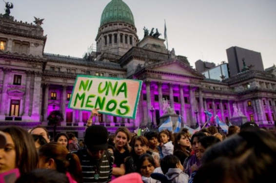 Marcha Ni Una Menos convoca multitudes tras femicidios de Agostina Vega