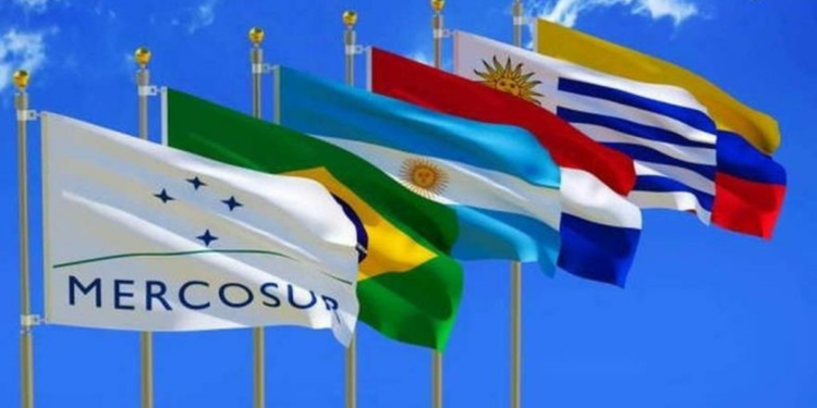 Mercosur avanza en acuerdos comerciales pero enfrenta tensiones políticas internas