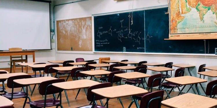 Estudiante expulsado amenaza colegio tras reincorporación judicial