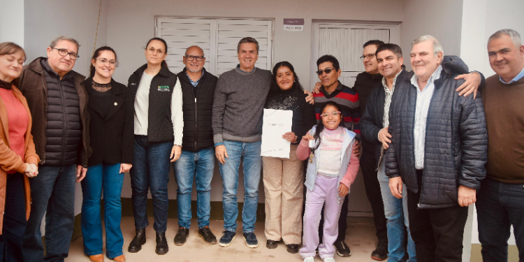 SAN BERNARDO: ZDERO ENTREGÓ VIVIENDAS RECUPERADAS Y CUMPLIÓ EL SUEÑO DE LA CASA PROPIA
