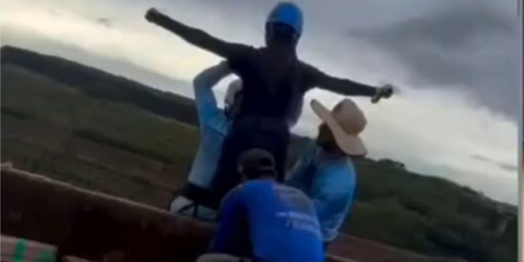 Tragedia en Brasil: madre pide justicia tras muerte de joven lanzada al vacío