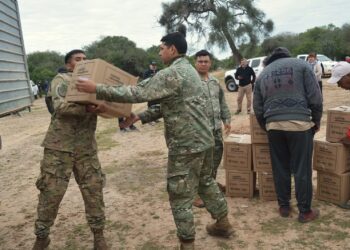 OPERATIVO N°131: CONTINÚA LA ENTREGA DE ALIMENTOS Y AGUA A FAMILIAS DE EL IMPENETRABLE