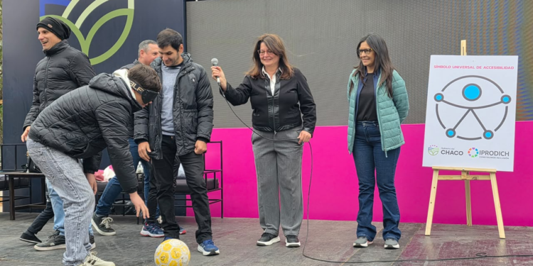EN LA BIENAL: IPRODICH PROMUEVE LA ACCESIBILIDAD, LA INCLUSIÓN CON CAA Y FÚTBOL PARA CIEGOS