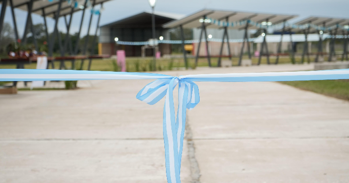 COLONIA POPULAR: ZDERO ACOMPAÑÓ LA FIESTA PROVINCIAL DE LA BANDERA NACIONAL E INAUGURÓ EL PASEO DE EMPRENDEDORES