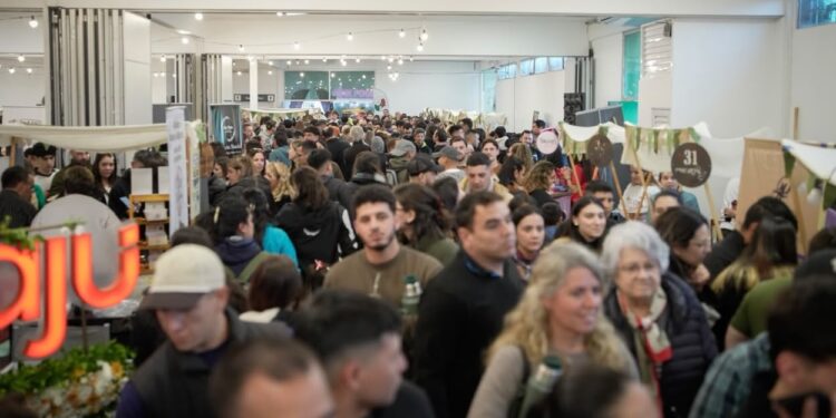 Con guiño a los emprendedores, Leandro Zdero encabezó la Expo Yerba Mate y Alfajores en el Domo del Centenario