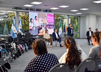 El Gobierno busca agilizar prestaciones del INSSSEP tras entregar insumos clave a afiliados en Casa de Gobierno