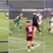 Escándalo y violencia en el fútbol de Uruguay: barras de Danubio invadieron la cancha y golpearon a sus propios jugadore