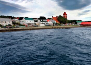 Giro geopolítico por Malvinas: la prensa británica tilda de "cosa del pasado" el reclamo de Milei pero enciende alarmas