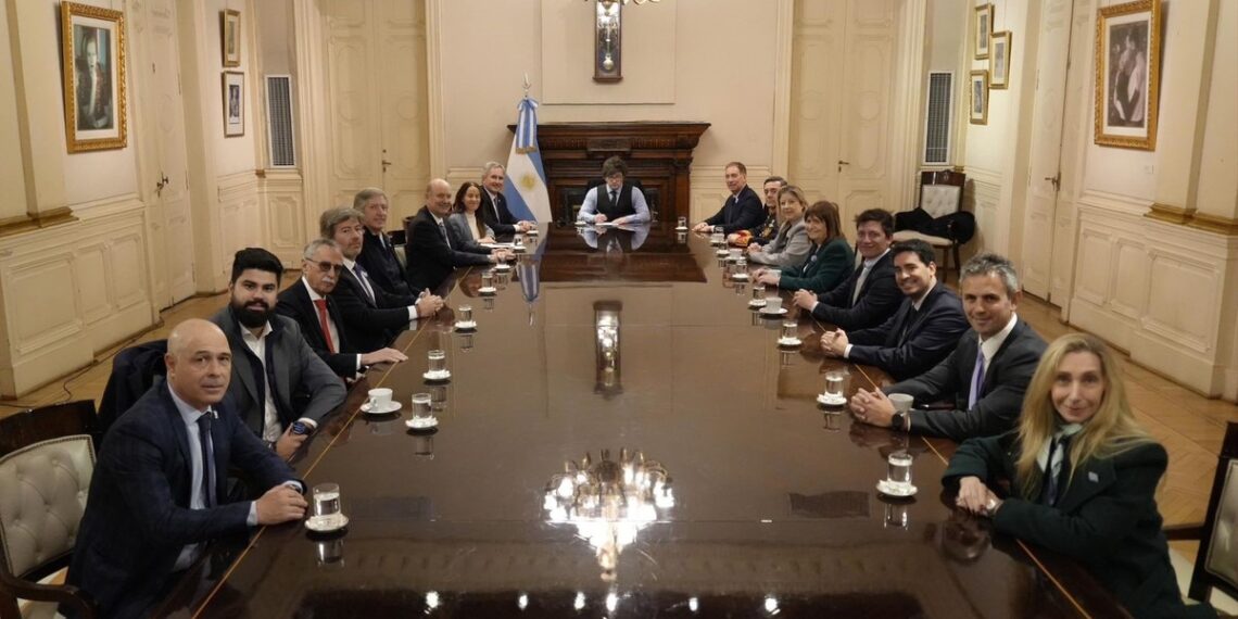 Javier Milei reúne a la tropa en Casa Rosada ante la falta de votos para eliminar las PASO y el apuro del calendario