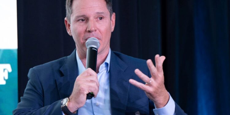Jorge Brito y el "péndulo argentino": el banquero elogió el ajuste fiscal pero alertó que la economía real va más lento