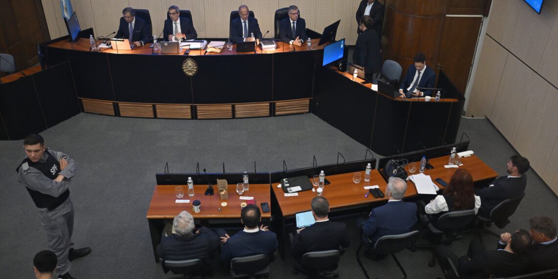 Juicio de los Cuadernos: la fuerza policial confirmó filtraciones a la prensa y la ausencia de bolsos en los allanamient