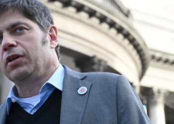 Kicillof desembarca en Misiones: sintonía con Passalacqua, choque con Milei y un mensaje a la interna