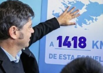 Kicillof ironizó sobre el discurso de Milei por Malvinas y denunció que su patriotismo "salió de un libreto"