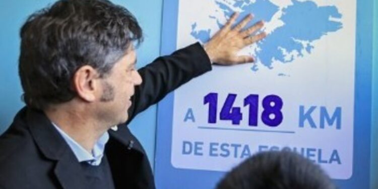 Kicillof ironizó sobre el discurso de Milei por Malvinas y denunció que su patriotismo "salió de un libreto"