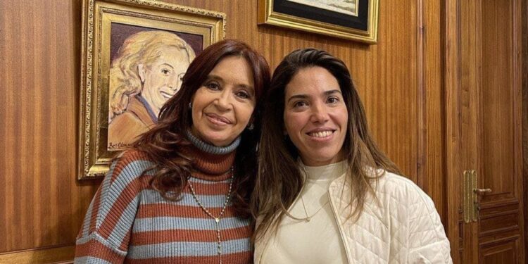 La Justicia levantó el secreto fiscal de la militante que compró el piso inferior de Cristina Kirchner e investiga un en