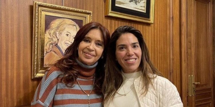 La Justicia puso la lupa sobre la compradora del piso de abajo de Cristina Kirchner y los fondos de la UOM