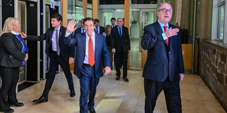 La Libertad Avanza aprovecha la interna oficialista en Misiones y expone un gasto público de $ 4 billones