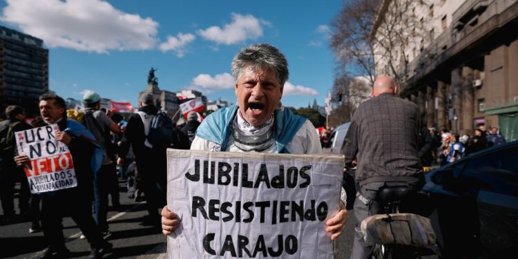 La radiografía del rechazo a Javier Milei: un estudio revela en qué sectores cayó su imagen a mínimos