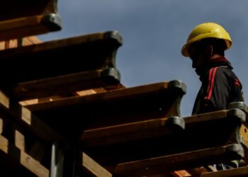 La recesión no da tregua: la industria y la construcción profundizaron su caída con un duro tropiezo en julio