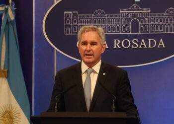 Malvinas o Vaca Muerta: el Gobierno reglamentó sanciones y acorrala a las petroleras que operen en las islas