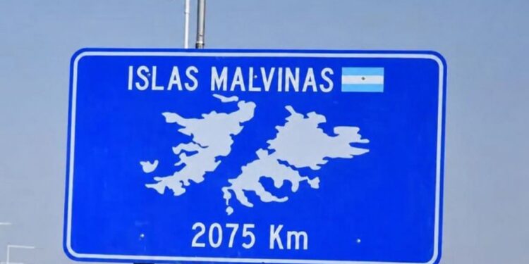 Malvinas y Defensa: el Gobierno oficializó fondos extra y un régimen de sanciones para petroleras ilegales