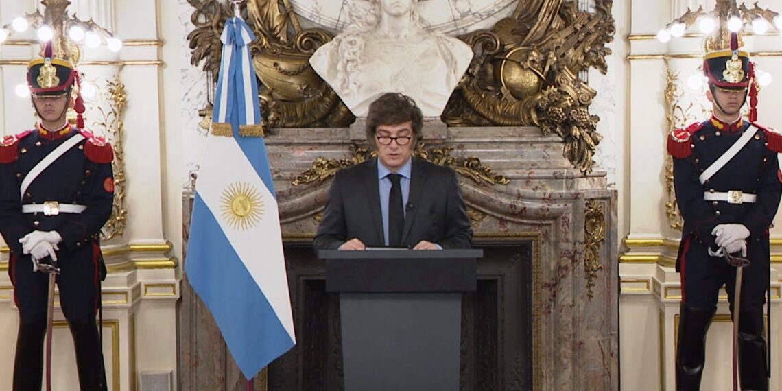 Malvinas y geopolítica: Javier Milei habla esta noche en cadena nacional tras la presión de Donald Trump a Gran Bretaña