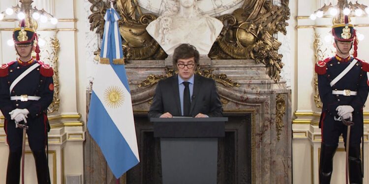 Malvinas y geopolítica: Javier Milei habla esta noche en cadena nacional tras la presión de Donald Trump a Gran Bretaña