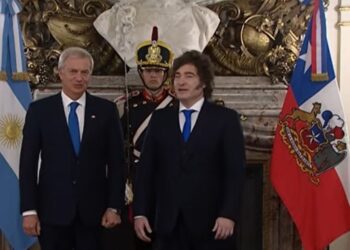 Milei llegó a Chile en una visita relámpago cruzada por la tensión en el Estrecho de Magallanes y la expectativa por Mal