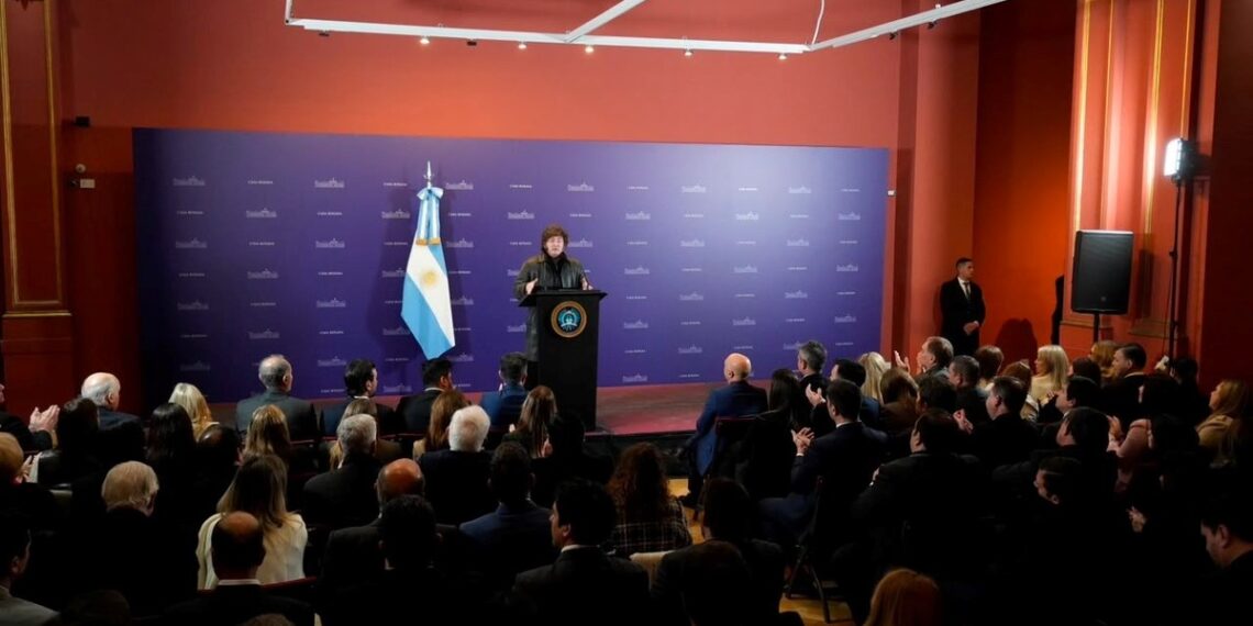 Milei reunió a su tropa legislativa para frenar reclamos internos y ratificó la intransigencia de su rumbo económico