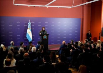Milei reunió a su tropa legislativa para frenar reclamos internos y ratificó la intransigencia de su rumbo económico