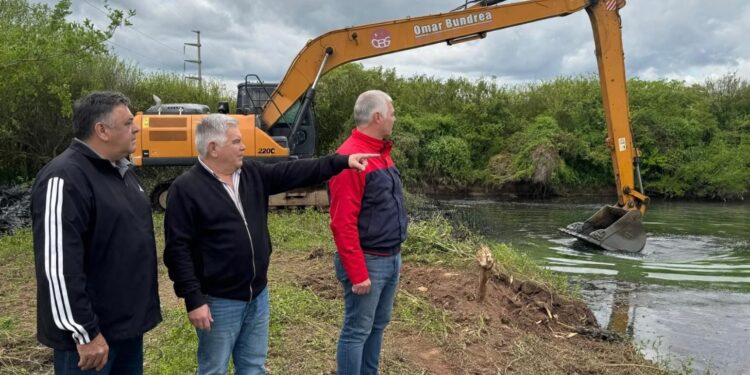 Obras clave en General San Martín: tras dos décadas de abandono, limpian las seis lagunas de oxidación del sistema cloac