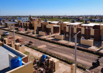 Operativo de regularización habitacional en Castelli: el IPDUV avanza sobre el barrio Plan 216