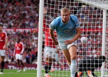 Papelón arbitral en la Premier League: reconocieron que el gol de Haaland a Manchester United fue ilegítimo y le dieron