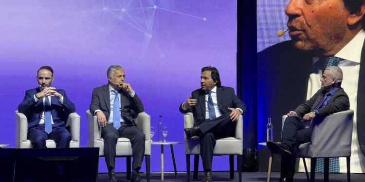 Sáenz reclamó un "blindaje institucional" para la minería y advirtió: "Argentina no genera confianza si cada gobierno ca