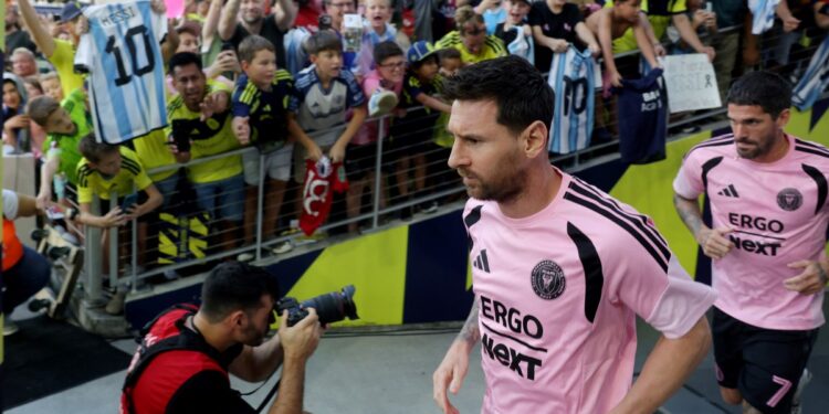 Tras su renuncia a la Selección, Messi vuelve a las canchas en la MLS y se cruza con Martino
